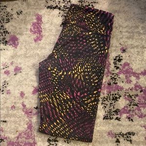 Fabletics black patterned leggings